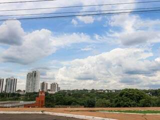 Inmet projeta céu parcialmente nublado a partir de terça-feira em Campo Grande (Foto: Marcos Maluf)