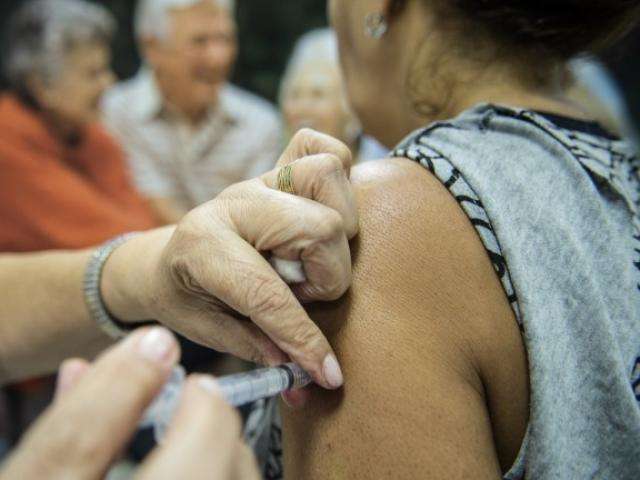 Vacina&ccedil;&atilde;o ocorre em quatro unidades durante o feriad&atilde;o de Natal