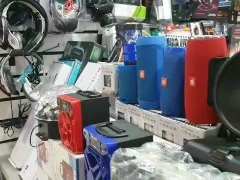 Com d&oacute;lar a R$ 4,10, Camel&oacute;dromo perde fama de com&eacute;rcio barato