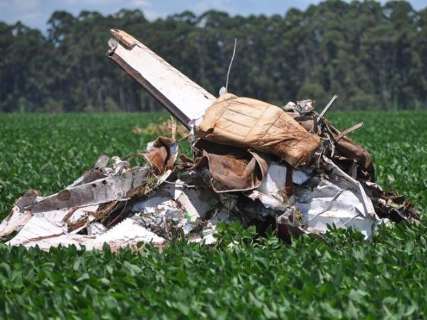 Avião cai em lavoura de soja e mata piloto de 41 anos