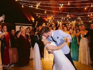 A história é linda! Um casal apaixonado, que resolveu esperar o casamento para dar o primeiro beijo. (Foto: Lusival Jr)