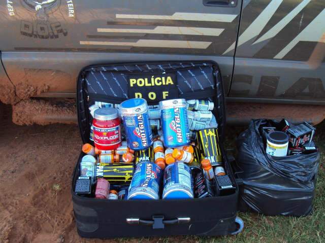  Mulher &eacute; flagrada com anabolizantes e suplementos alimentares na MS-156