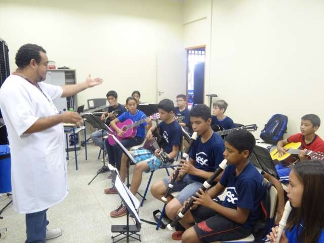 Sesc oferece cursos gratuitos de canto, percuss&atilde;o, viol&atilde;o e ballet 