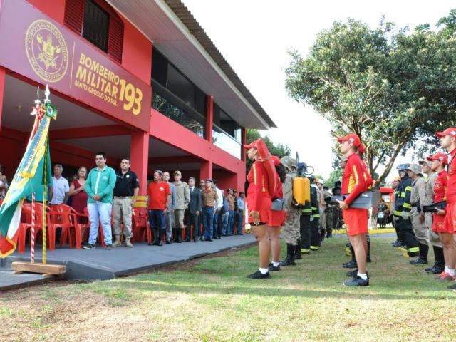 Bombeiros entregam unidade para atender 80 mil pessoas na regi&atilde;o leste