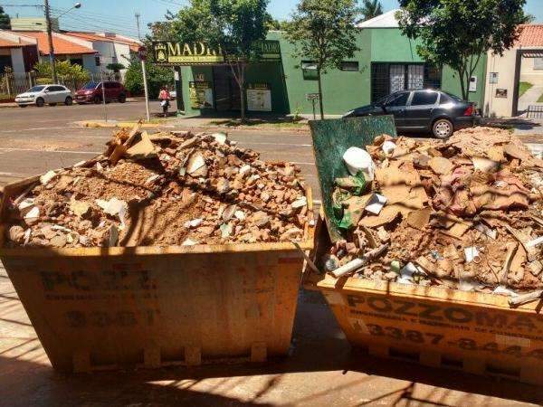 Com aterro fechado, 20 mil toneladas de entulho est&atilde;o espalhadas na cidade