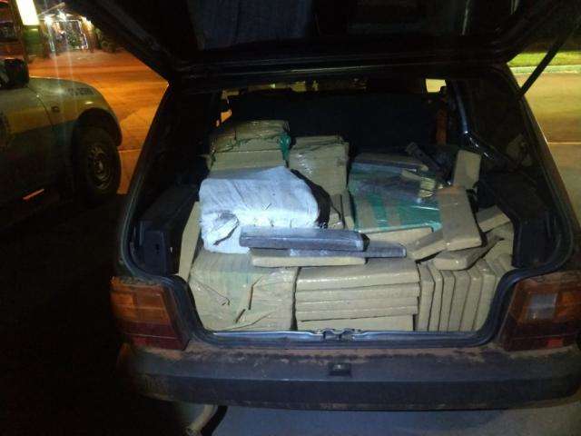 Com carro roubado, traficante foi pego com quase 400 quilos de maconha na MS-166