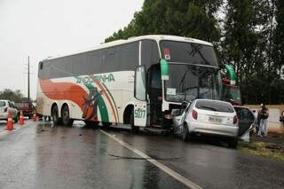 Ônibus seguia para o Mato Grosso no momento do acidente. (Foto: Marcos Ermínio)