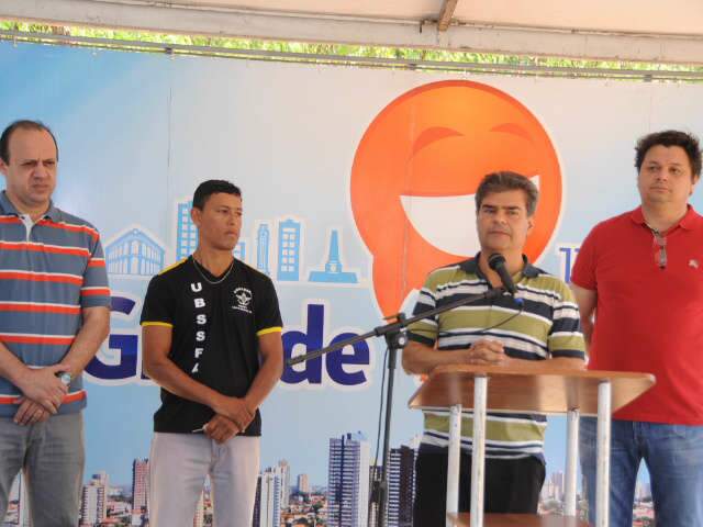 Prefeito pede para popula&ccedil;&atilde;o cuidar de novos centros comunit&aacute;rios 