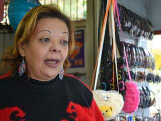 Proprietária da banca, Fátima Ribeiro, de 52 anos, afirma que aparência diz muito. (Foto: Minamar Junior)