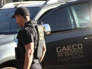 Agente do Gaeco durante uma das operações em Campo Grande (Foto: Marco Ermínio/Arquivo)
