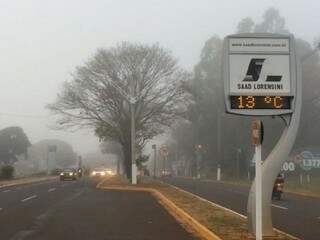 Neblina cobre boa parte da cidade de Dourados nesta sexta-feira (Foto: Marciel Arruda/RIT TV)