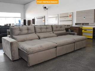 Loja é especialista em sofás de grandes dimensões, inclusive, sob encomenda. (Foto: Roberto Higa)