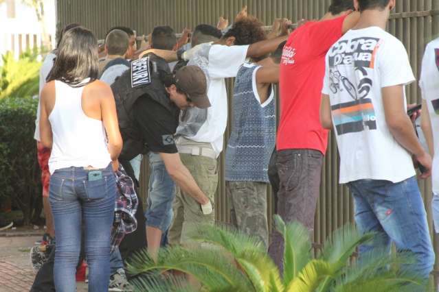 Defensoria vai &agrave; Justi&ccedil;a contra abordagem policial de adolescentes