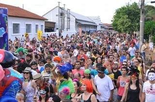Carnaval de rua do Cordão da Valu concentra multidão em fevereiro 