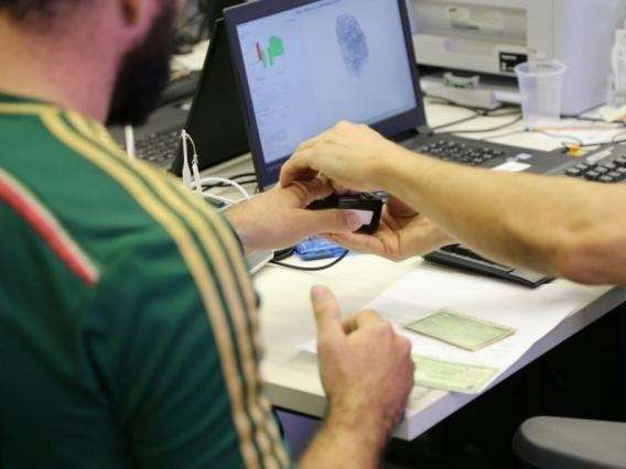 De 80 mil que tiveram o t&iacute;tulo de eleitor cancelado, s&oacute; 5 mil fizeram biometria