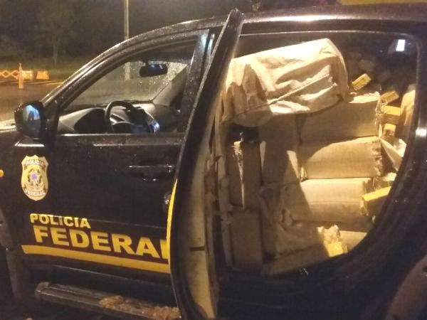 Falsa viatura da PF &eacute; apreendida transportando 1 tonelada de maconha