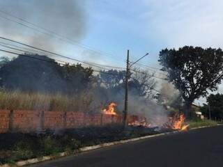 Na tarde de hoje, dois incêndios ocorreram no Tiradentes (Foto: Direto das Ruas)