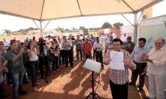 Prefeito assina ordem de servi&ccedil;o para Unidade de Sa&uacute;de no Santa Em&iacute;lia  