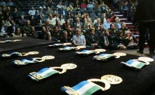 Entrega de medalhas a 30 personalidades marcou aniversário (Foto: Eliel Oliveira)