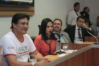 Presidente do Sisen, Marcos Tabosa, participou da audiência pública ao lado da vereadora Grazielle Machado e do  vereador Paulo Siufi (Foto: Marcos Emílio)
