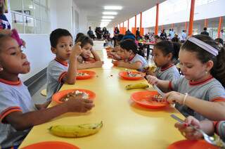 Prefeitura estimula alimentação saudável nas escolas. (Foto: João Garrigó)