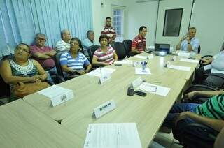 Pelo menos 16 representantes de entidades participaram da reunião sobre tarifa de ônibus na Capital. ( foto: Alcides Neto)
