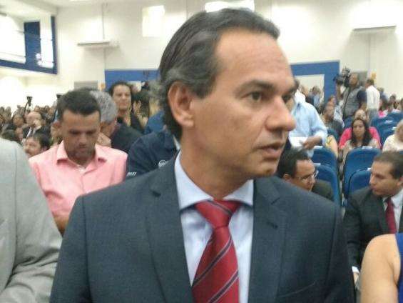 Ao chegar na C&acirc;mara, prefeito destaca expectativa por uni&atilde;o e di&aacute;logo