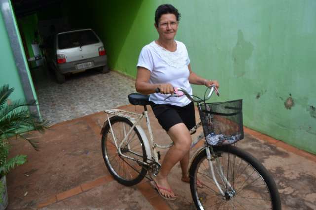 Aos 55 anos, Maria precisou de terapia e bicicleta para vencer fobia de dirigir