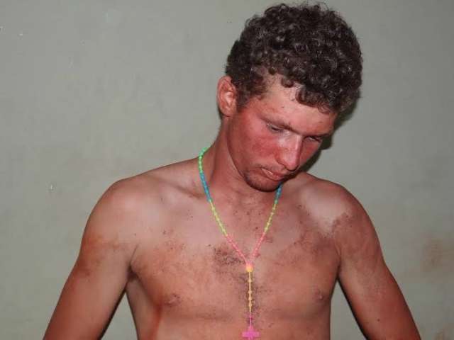 Para fugir da pol&iacute;cia, traficante sobe no telhado, mas cai e acaba preso