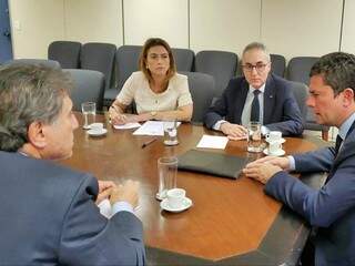 Reunião de Murilo Zauith e Soraya Thronicke com o ministro Sérgio Moro (Foto: Governo de MS/Divulgação)