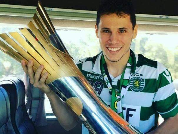 Entre os melhores do mundo, douradense conquista nacional de futsal em Portugal 