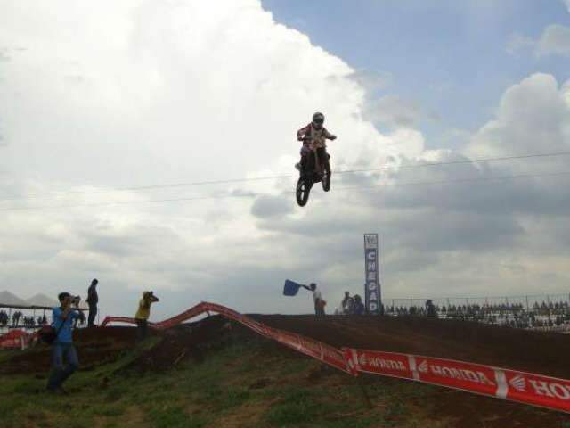  Etapas do Cross Country e Motocross Nacional re&uacute;nem 60 pilotos em Navira&iacute;