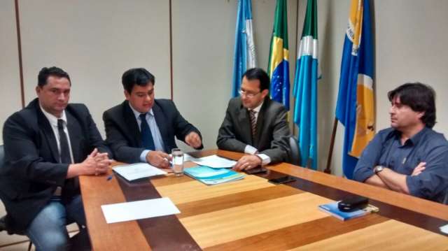 Vereadores v&atilde;o &agrave; delegacia acompanhar depoimentos sobre apalpada