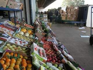 Preço das frutas ainda não mudou porque vendedores tinham estoque, mas alguns itens desse tipo devem subir a partir de amanhã (Foto: Saul Schramm)