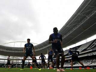 Jogadores do Botafogo fazem treino físico antes de duelo com o Ceará (Foto: Vitor Silva/SSPress/Botafogo)