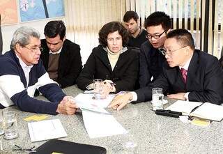Governador apresenta projetos aos empresários chineses (Foto: Divulgação/Rachid Waqued)