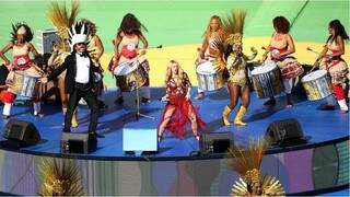 Shakira foi uma das artistas que se apresentaram na final da Copa. Os baianos Carlinhos Brow e Ivete Sangalo também marcaram presença. (Foto: Divulgação/FIFA) 