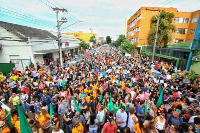 Reinaldo reafirma corte em ponto de grevistas e mant&eacute;m plano de reforma
