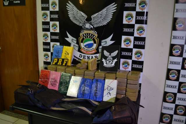A&ccedil;&atilde;o conjunta da Denar e PRF apreende 66 kg de coca&iacute;na e pasta base