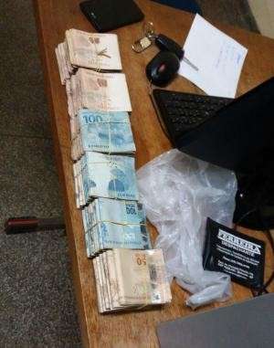 Motorista &eacute; preso com R$ 60 mil em fundo falso de caminh&atilde;o 