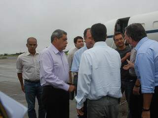 Ministro foi recebido esta manhã pelo governador e outras autoridades para sobrevoo. (Foto: João Garrigó)