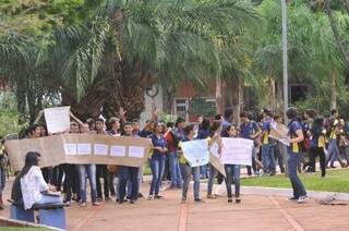 No dia 5 deste mês mirins promoveram protesto contra a troca de comando do instituto. (Foto: Alcides Neto)