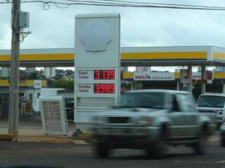 Posto com gasolina beirando os R$ 4 em Campo Grande (Foto: André Bittar)