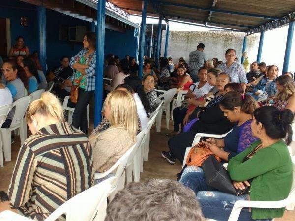 Funcion&aacute;rios fecham acordo com empresa e voltam a limpar postos de sa&uacute;de