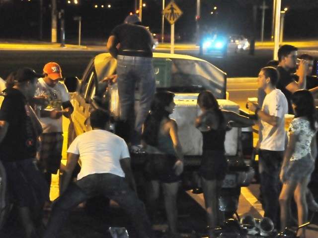 Confus&atilde;o que acabou com carro queimado durou mais de 1 hora