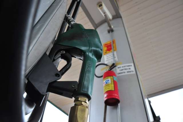 Retalia&ccedil;&atilde;o encarece gasolina e paraguaio abastece em Ponta Por&atilde;