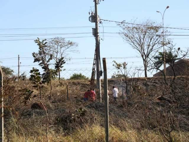 Inc&ecirc;ndio acaba com &ldquo;gato&rdquo; e fam&iacute;lias temem ficar sem comida em favela 