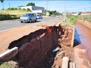Prefeitura n&atilde;o tem prazo para resolver problemas da Avenida Ernesto Geisel