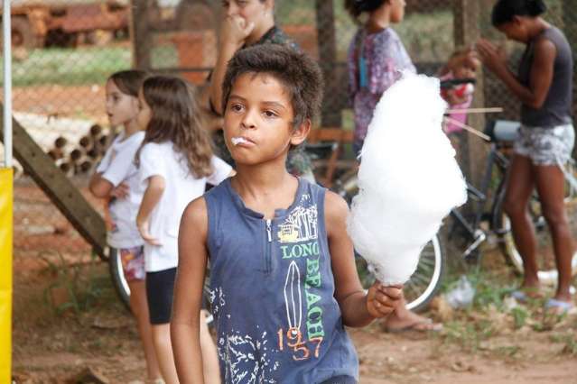 Igreja evang&eacute;lica leva teatro e Ceia de P&aacute;scoa para trabalhadores no lix&atilde;o