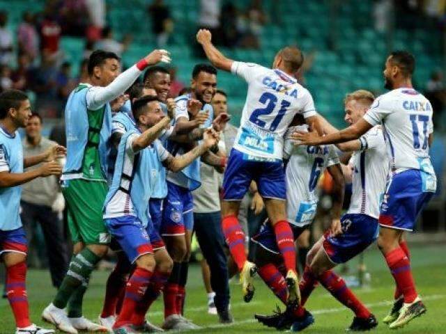 Com gols de Ramires e Clayton, Bahia faz 2 a 0 no Botafogo 